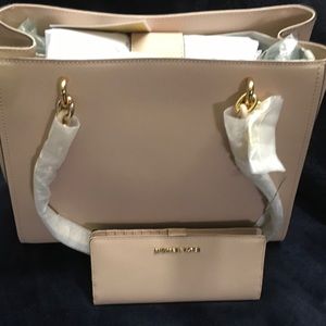 💥FINAL OFFER💥Michael Kors Sofia tote w/Wallet